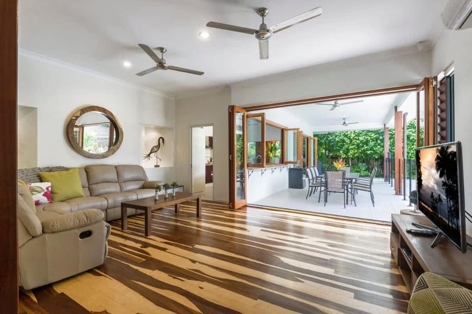 Footsteps to Four Mile - Port Douglas House in Port Douglas