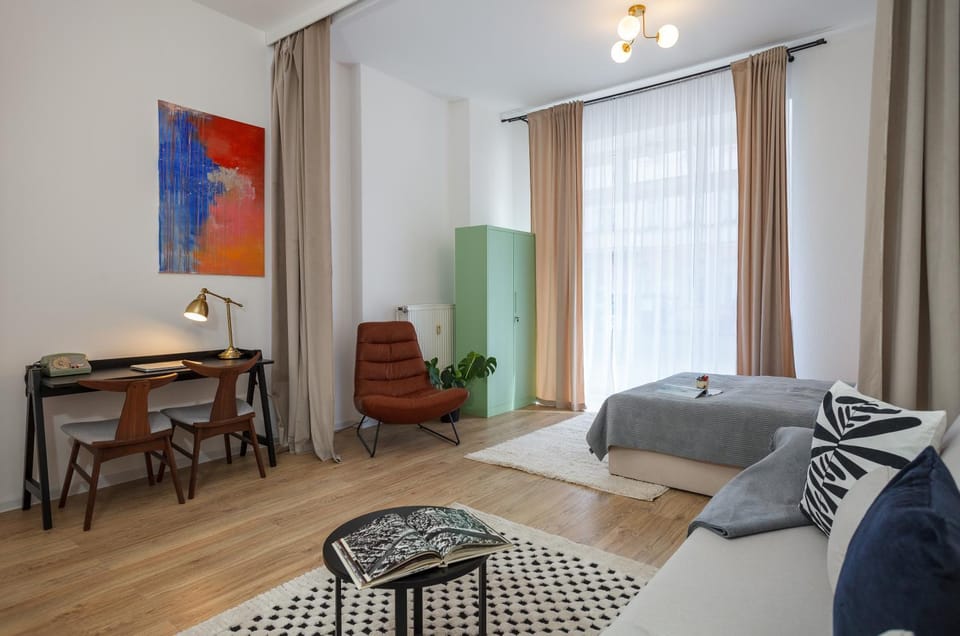 Bed, Living room, Photo of the whole room, Seating area, Bedroom