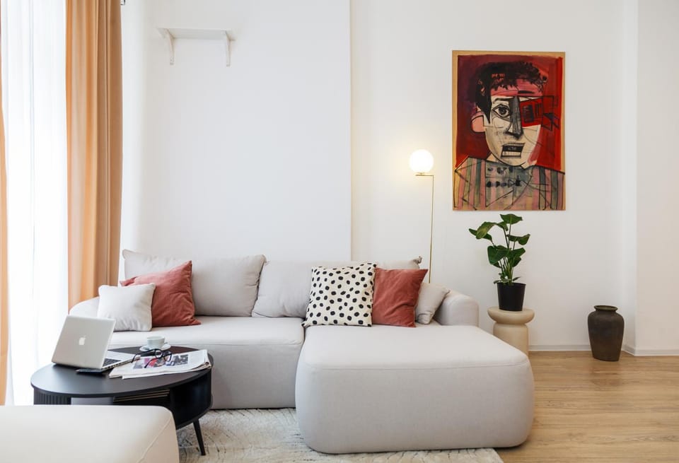 View (from property/room), Living room, Decorative detail, Decorative detail, Seating area, internet