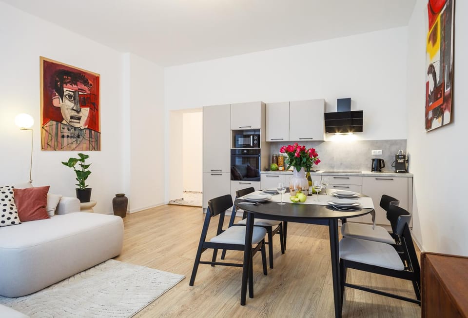 TV and multimedia, Kitchen or kitchenette, Living room, Seating area, Dining area, minibar, stove