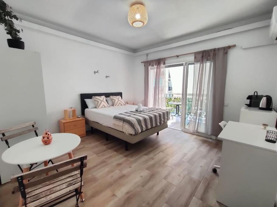 Bed, Living room, Photo of the whole room, Seating area, Bedroom