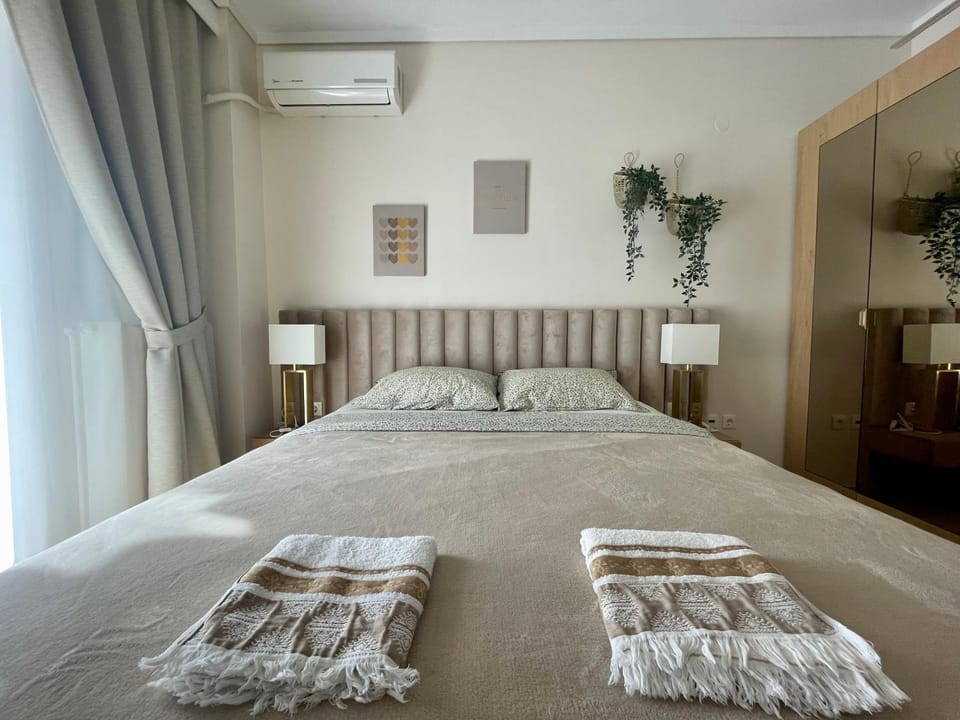 Bed, Photo of the whole room, Bedroom, towels, air conditioner