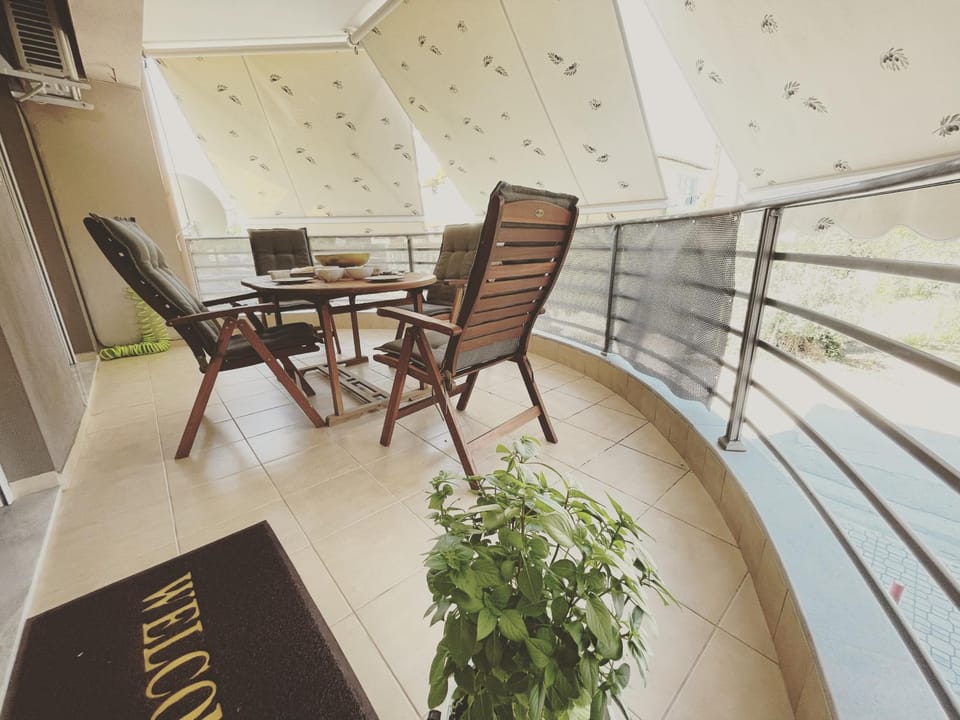 Property building, View (from property/room), Balcony/Terrace