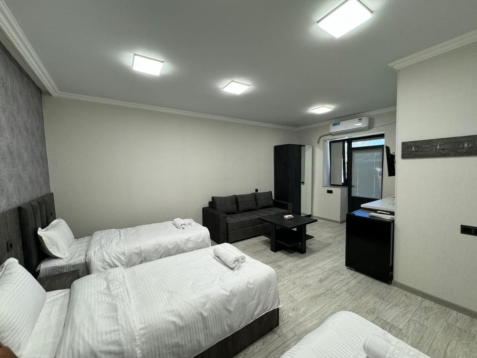 TV and multimedia, Living room, Photo of the whole room, Bedroom, wardrobe