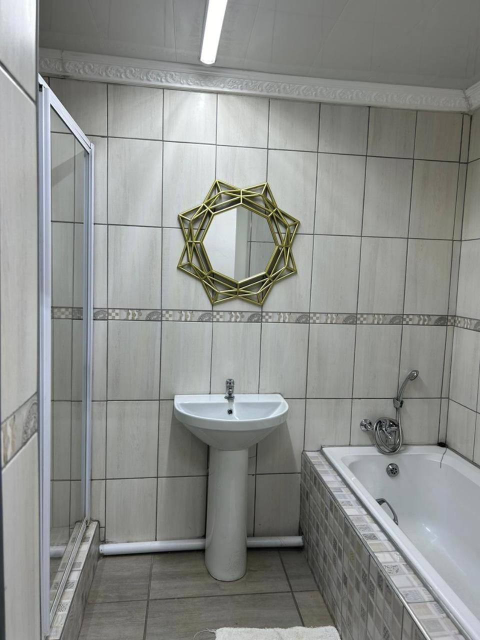 Shower, Toilet, Bathroom, Bath