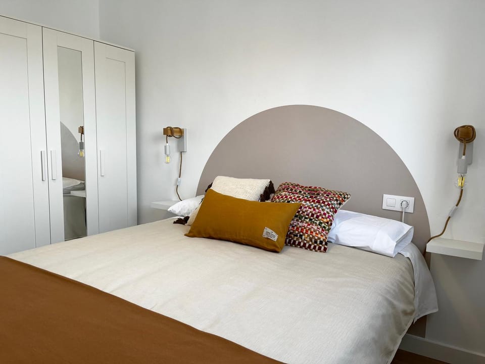 Bed, Photo of the whole room, Bedroom, wardrobe