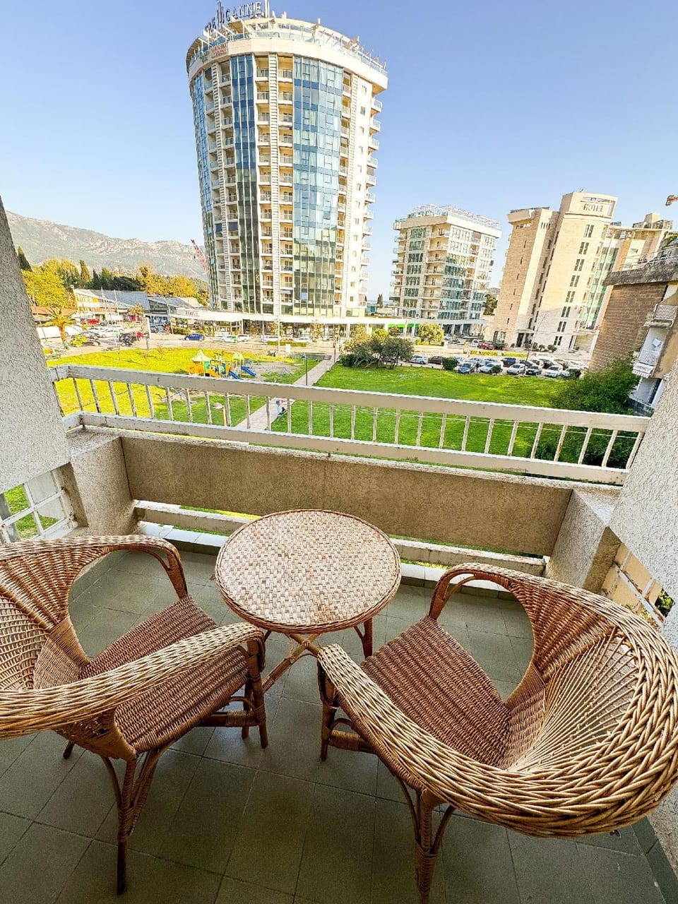Property building, Day, Balcony/Terrace, City view