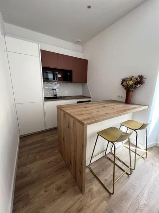 Coffee/tea facilities, Kitchen or kitchenette, Dining area, minibar, pet friendly, stove