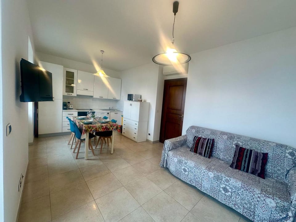 TV and multimedia, Kitchen or kitchenette, Living room, Seating area, Dining area, minibar, oven, pet friendly, stove