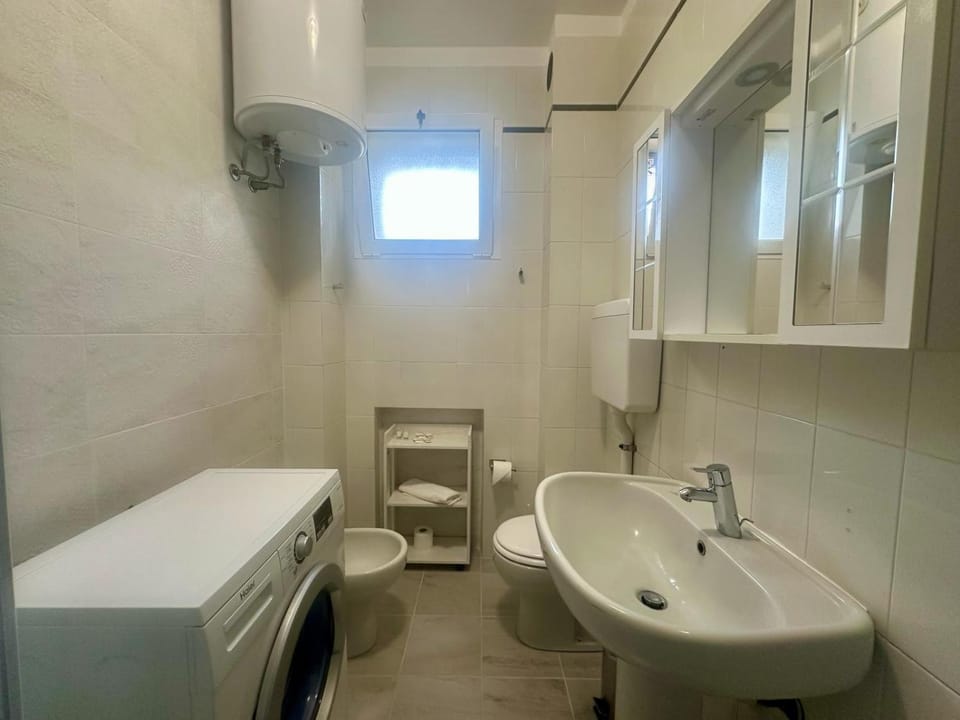 Toilet, Bathroom, Bath, towels