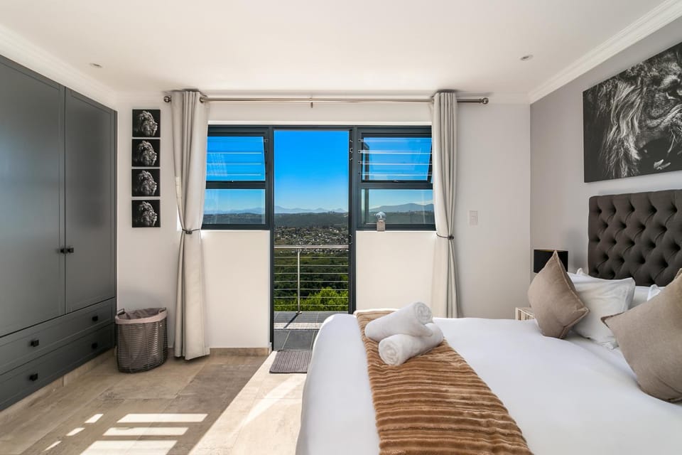 Bed, View (from property/room), Balcony/Terrace, Bedroom