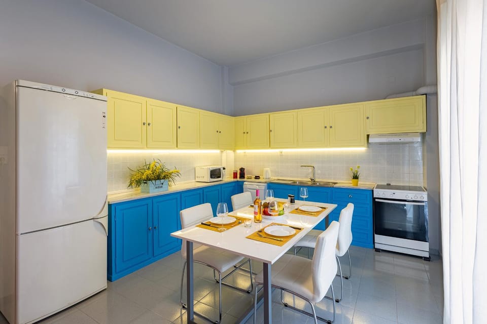 Coffee/tea facilities, Kitchen or kitchenette, Food and drinks, Dining area, Food, dishwasher, minibar, pet friendly, stove