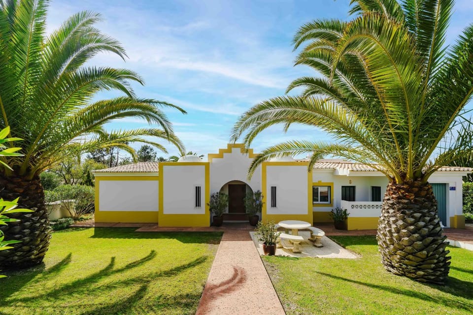 Property building, Facade/entrance, Off site