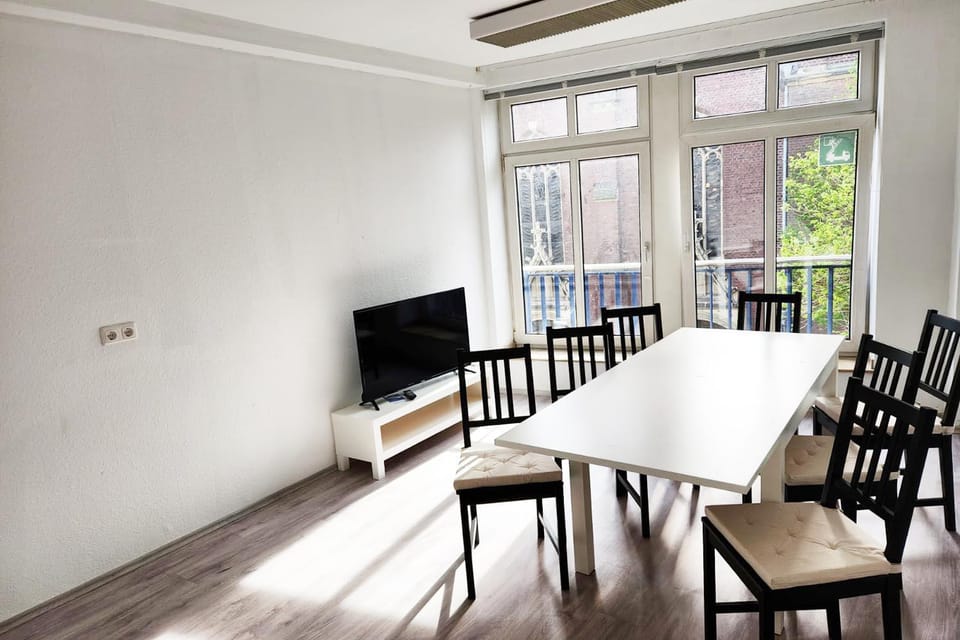 TV and multimedia, Living room, Seating area, Dining area, Evening entertainment