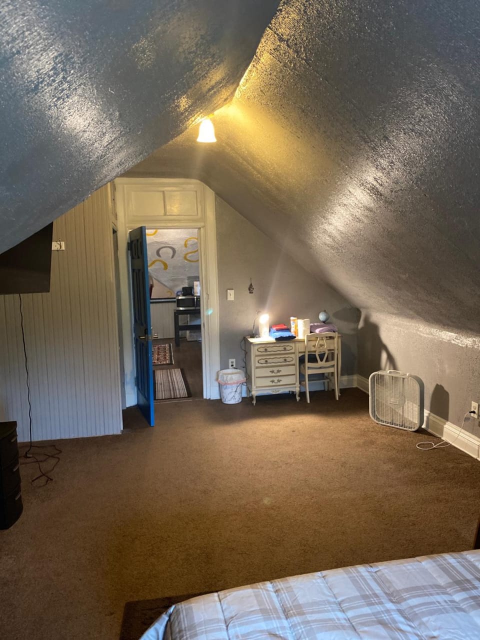 Awesome Attic studio3B private room /shared apt Apartment in Cincinnati