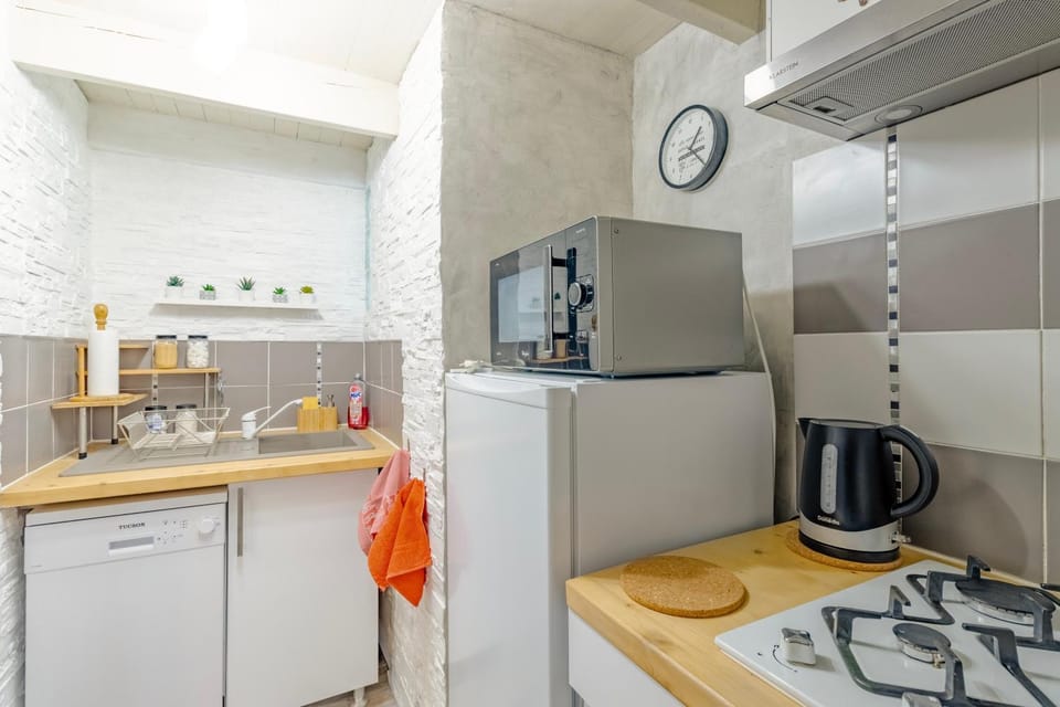 Kitchen or kitchenette, Living room