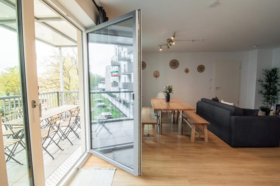 Central Apartment 4 Bedrooms for up to 12 Guests Apartment in Hamburg