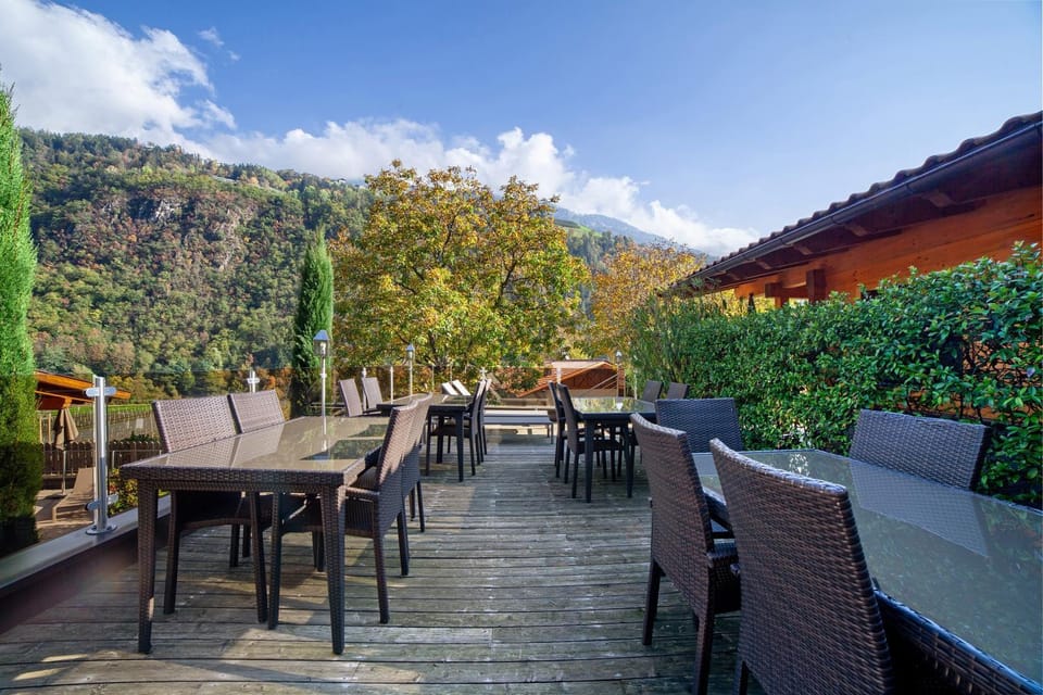 Property building, Balcony/Terrace, Living room