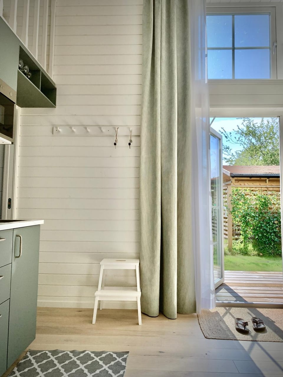 Strandnära, pergola, P-plats i Höllviken House in Skåne County