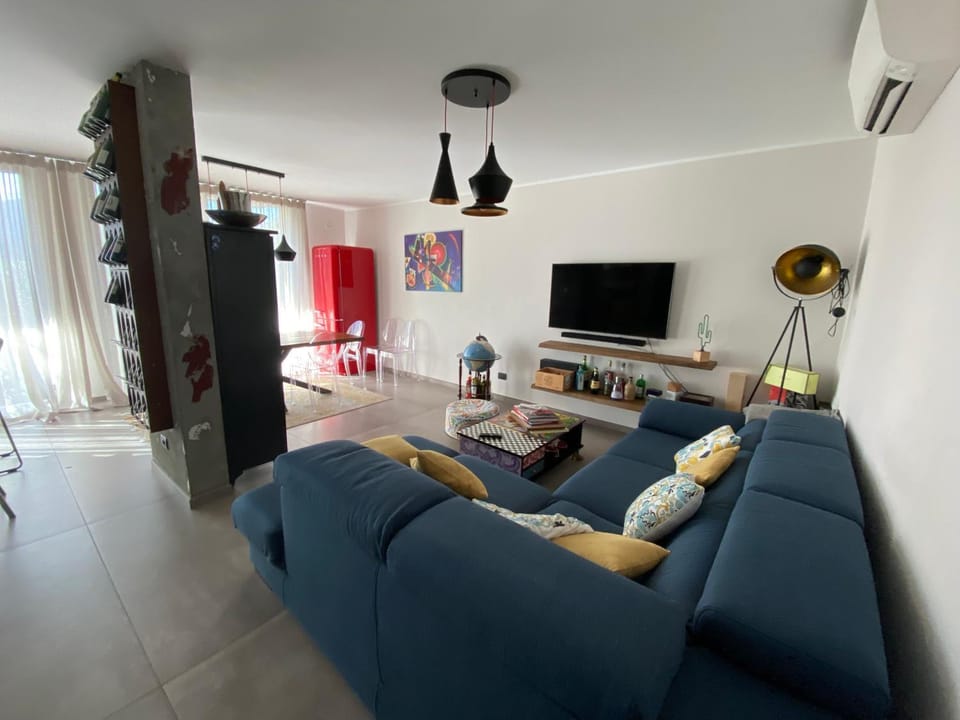 Communal lounge/ TV room, TV and multimedia, Living room, Seating area, Evening entertainment