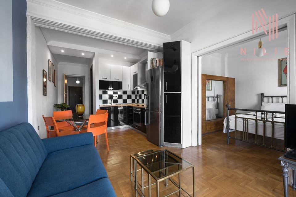 Kitchen or kitchenette, Seating area, Dining area