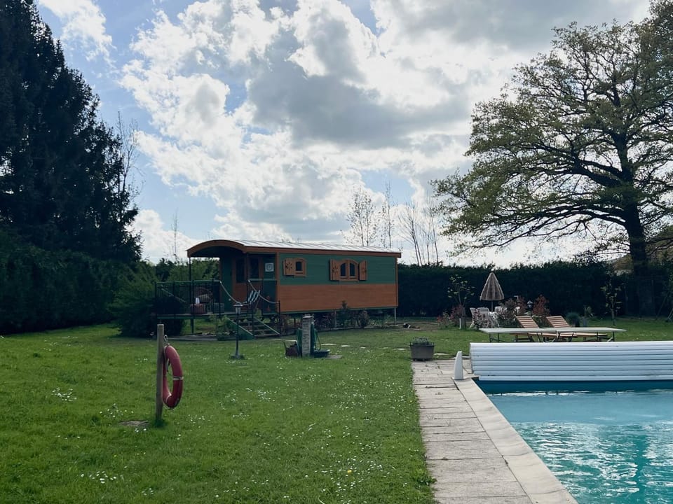 La Roulotte deluxe de Malpas Bed and Breakfast in Jura