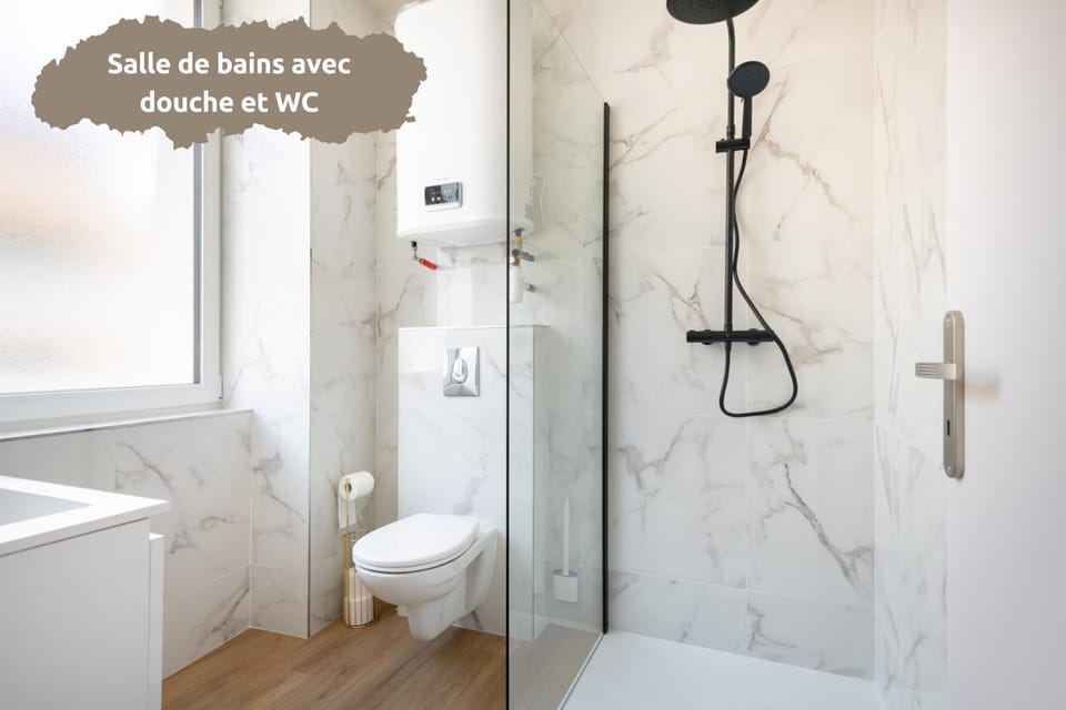 Shower, Toilet, Bathroom, towels