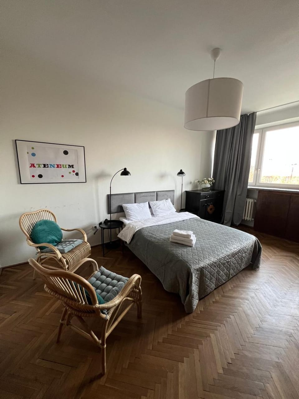 Bed, Living room, Photo of the whole room, Seating area, Bedroom