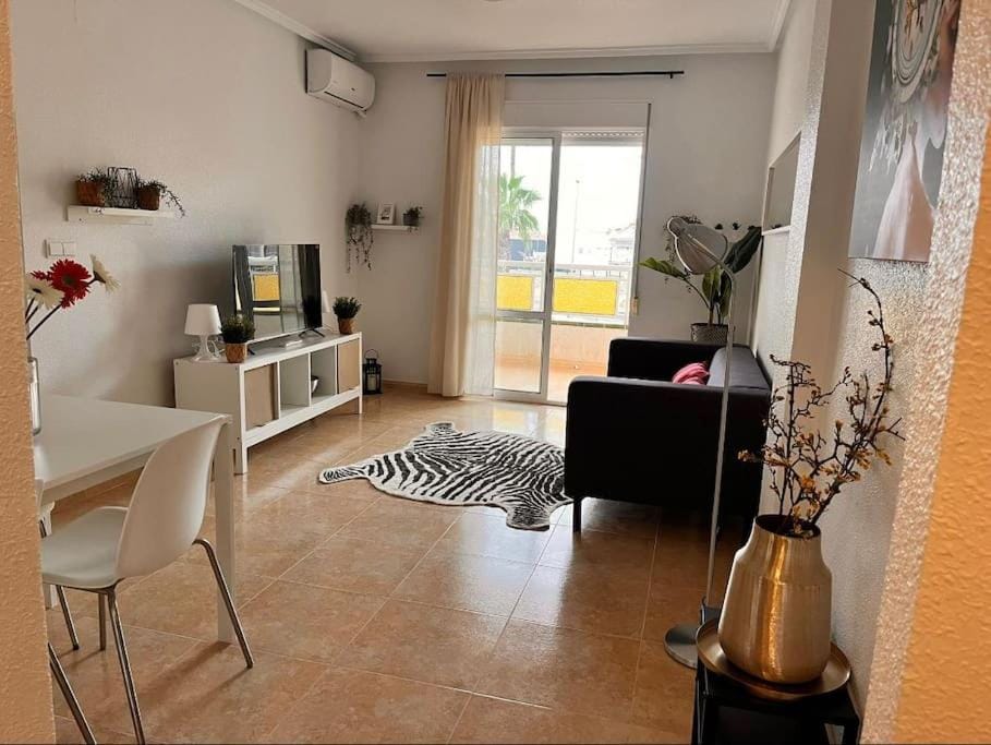 TV and multimedia, Living room, Seating area, Dining area, hair dresser, air conditioner