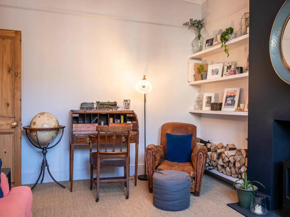 Kitchen or kitchenette, Living room, Other, Seating area, Dining area