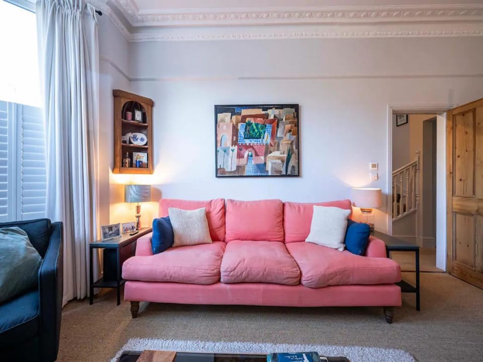 Bed, Living room, Other, Photo of the whole room, Seating area, Bedroom