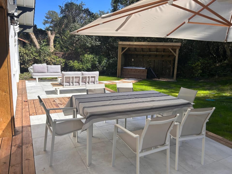Magnifique Villa proche Golf & Centre d' Hossegor avec Jacuzzi Villa in Hossegor