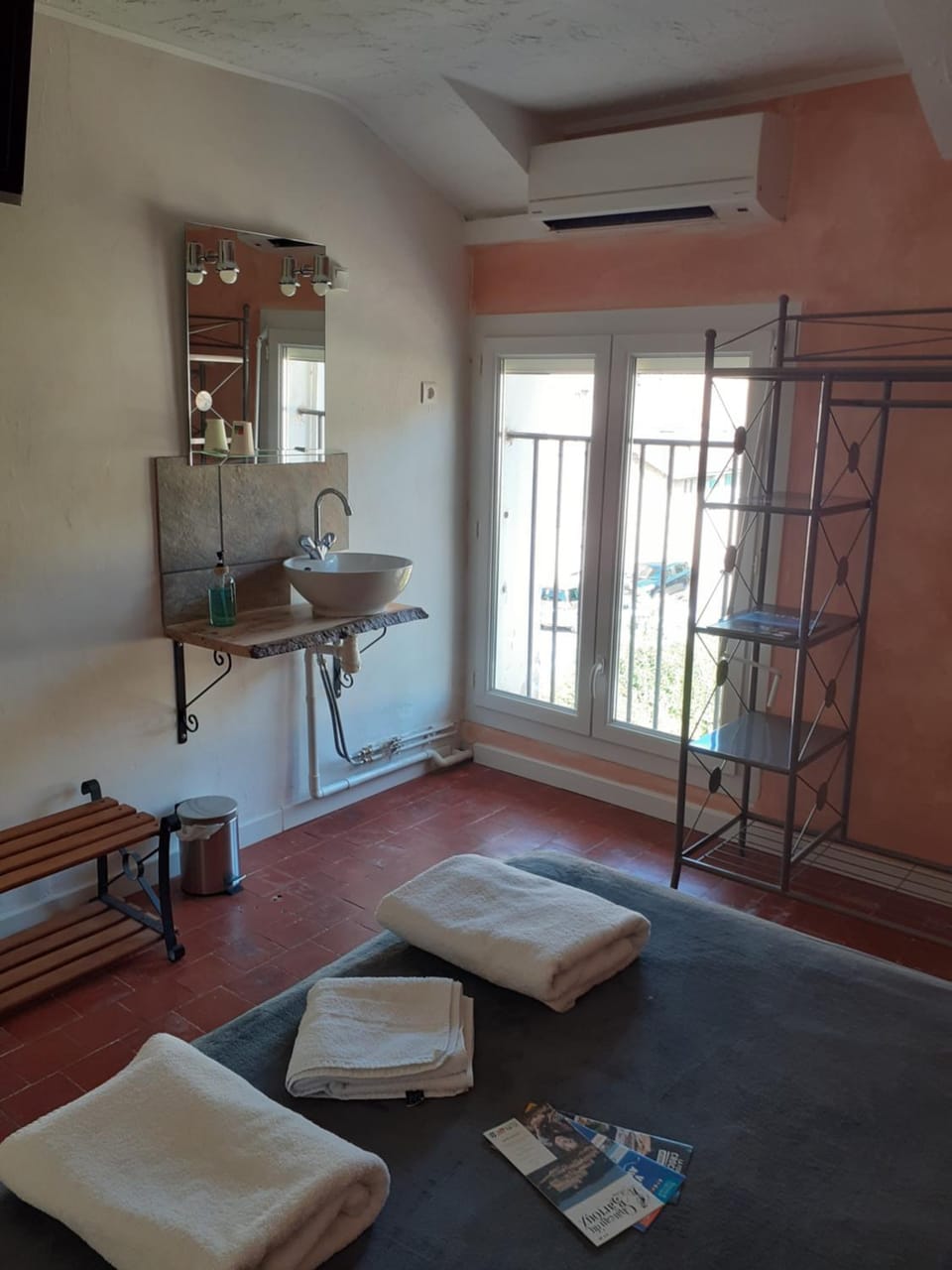 Bedroom, air conditioner