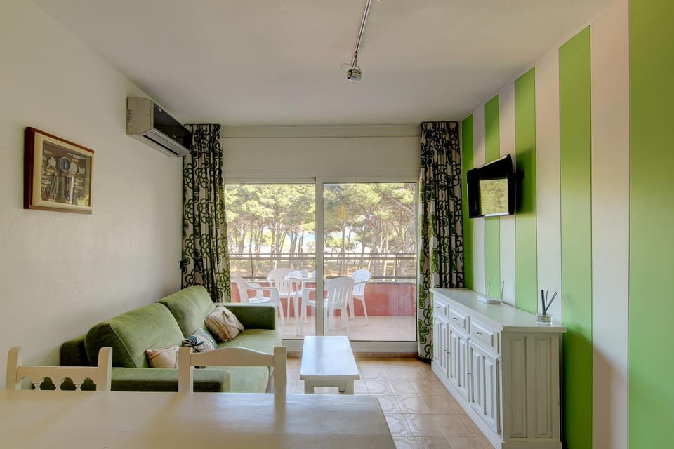 Beach 16 Apartment in Baix Empordà