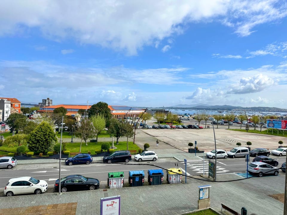 Day, Neighbourhood, City view, Sea view, Street view, Location