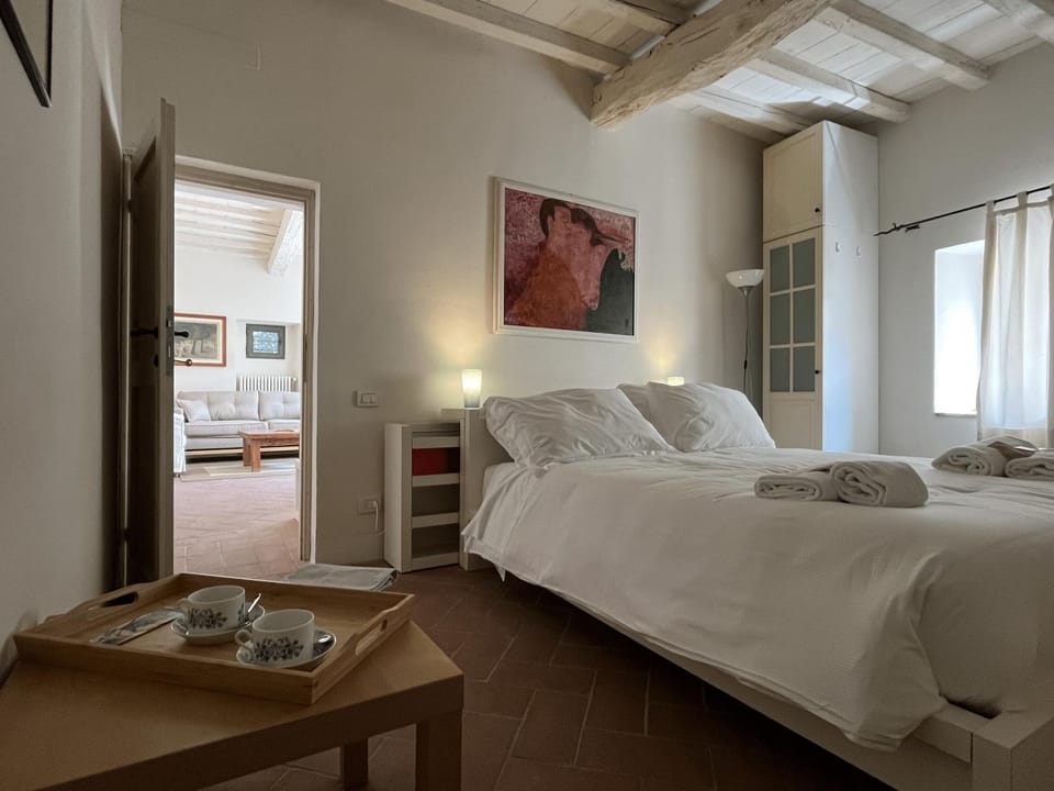 Photo of the whole room, Bedroom, towels