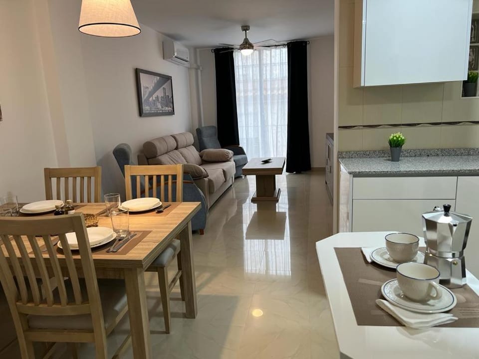Kitchen or kitchenette, Seating area, Dining area