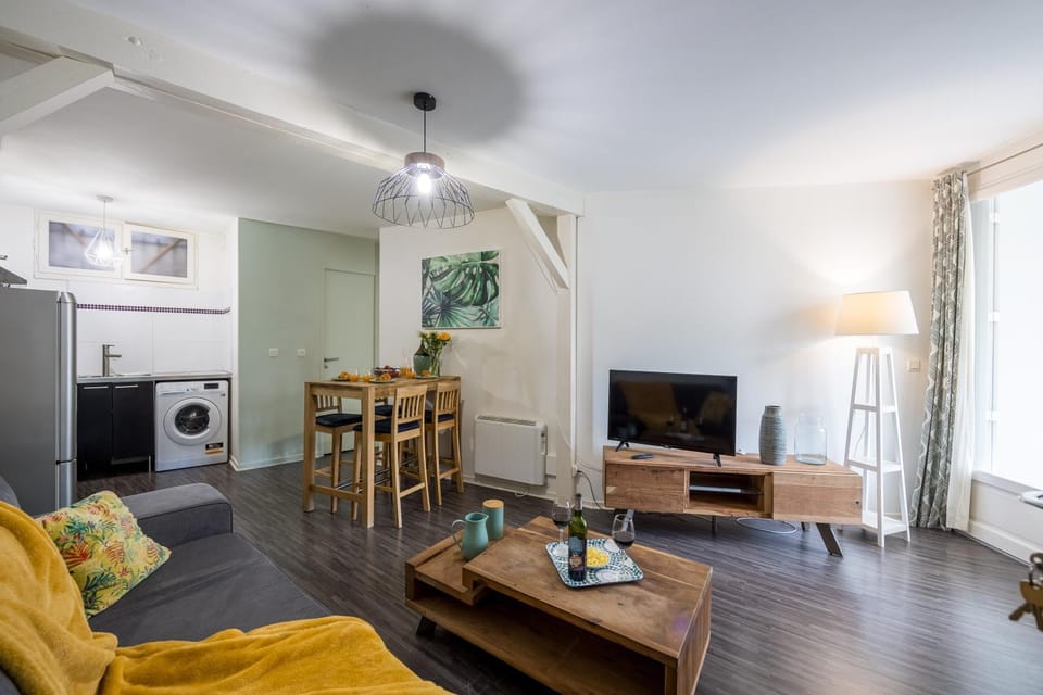 TV and multimedia, Living room, Seating area, internet, washing machine