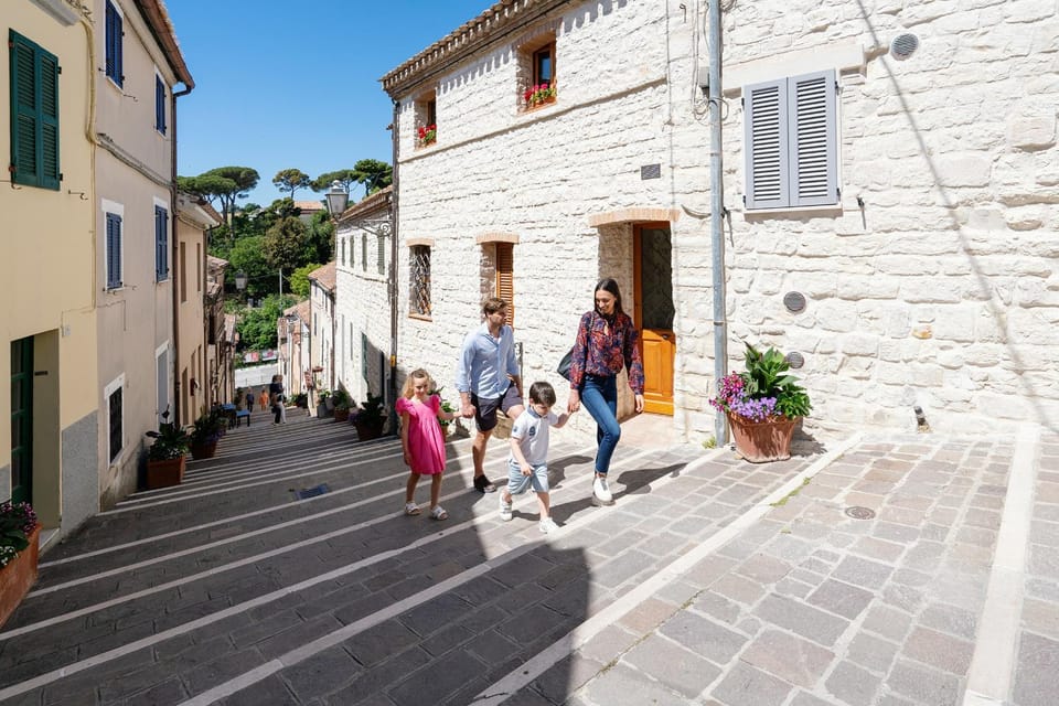 People, Neighbourhood, Guests, Street view, children, group of guests, Family