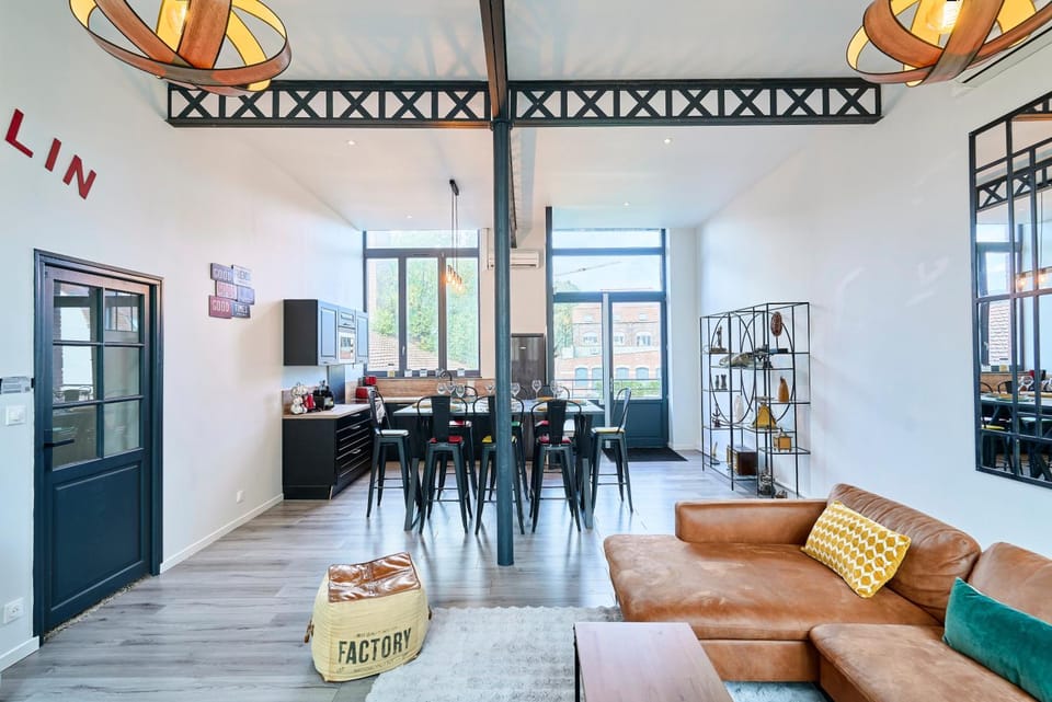 Seating area, Dining area