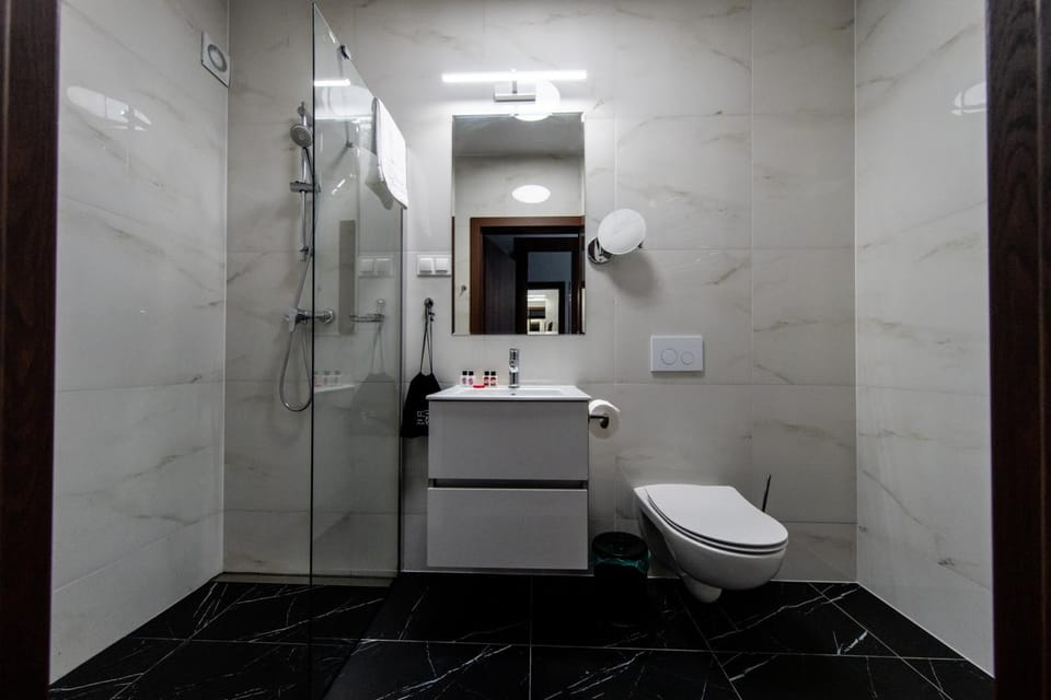 Shower, Toilet, Bathroom