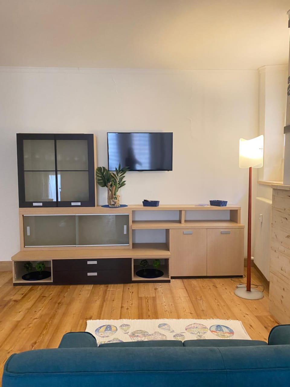 TV and multimedia, Seating area, Evening entertainment, hair dresser