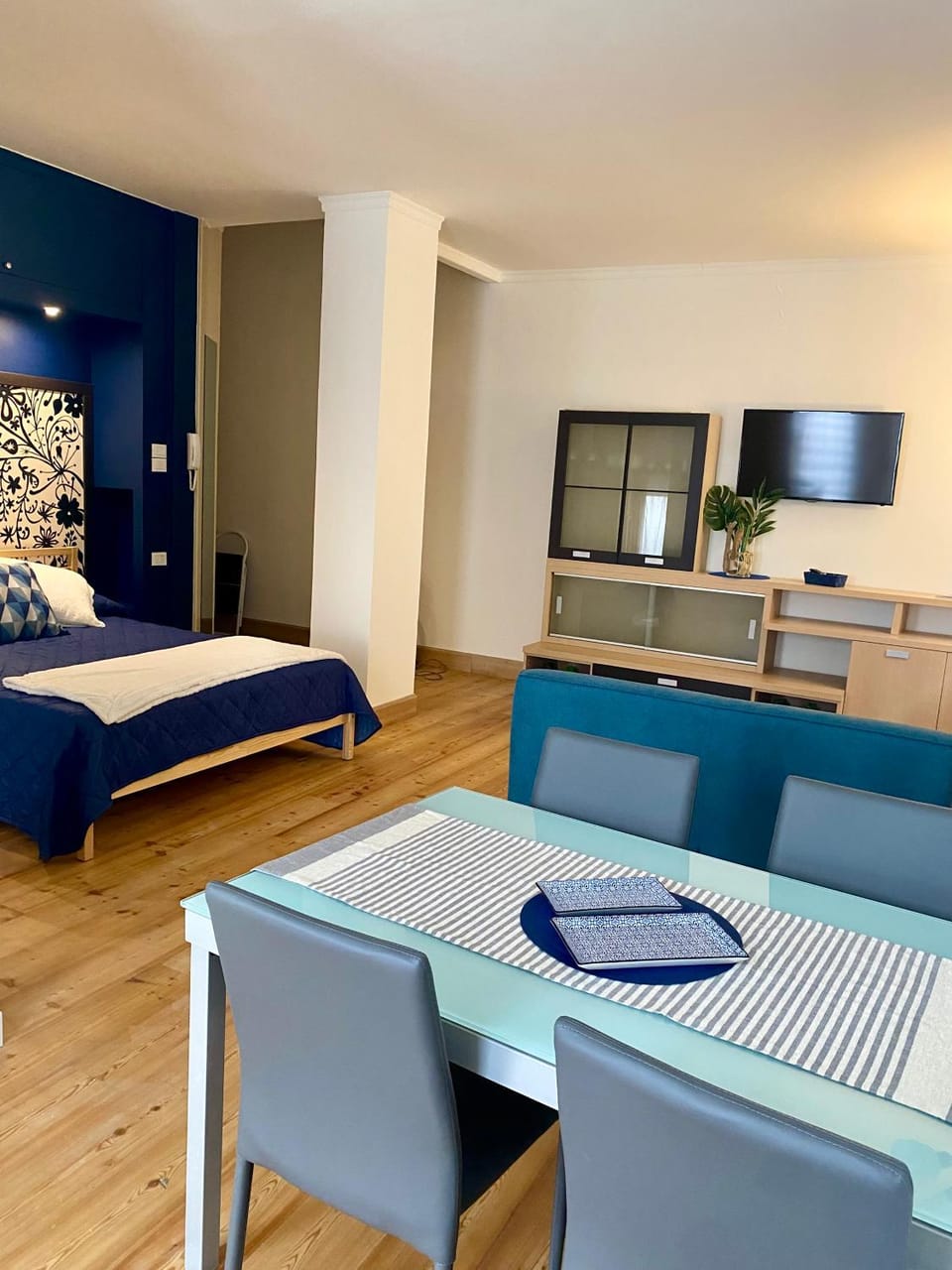 Photo of the whole room