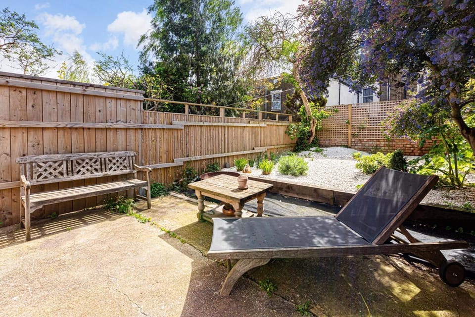 1 Bed & Garden, Sunny Artist Flat - 20mins to Central London Apartment in London