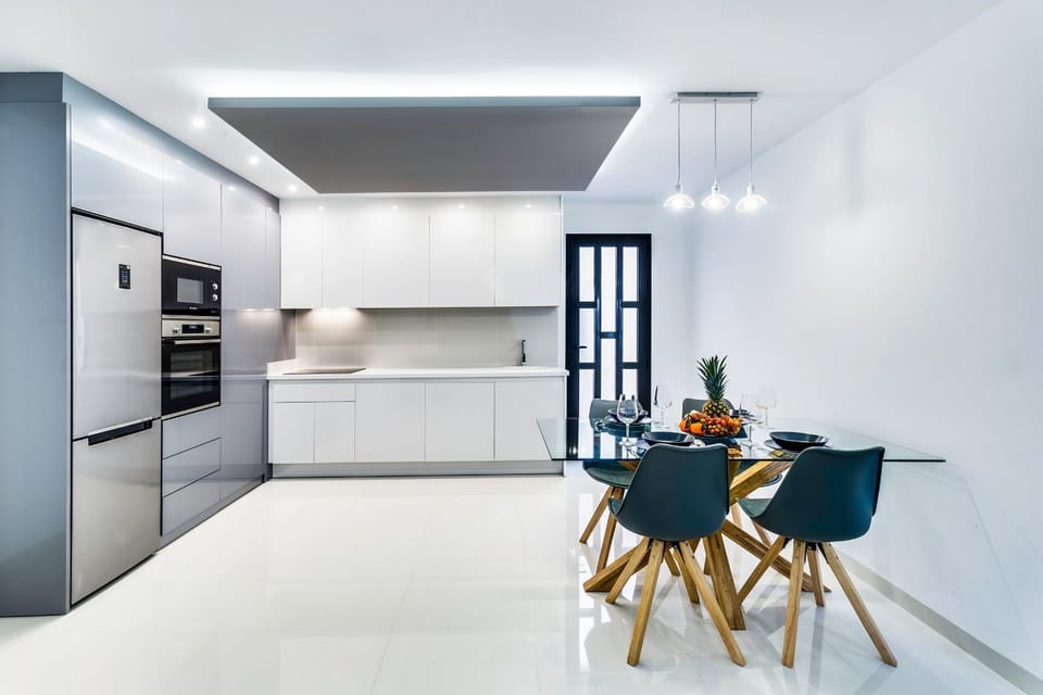 Kitchen or kitchenette, Dining area, minibar, pet friendly, stove