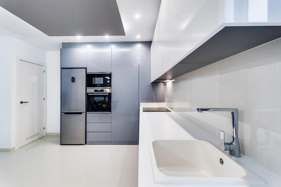 Kitchen or kitchenette, dishwasher, minibar