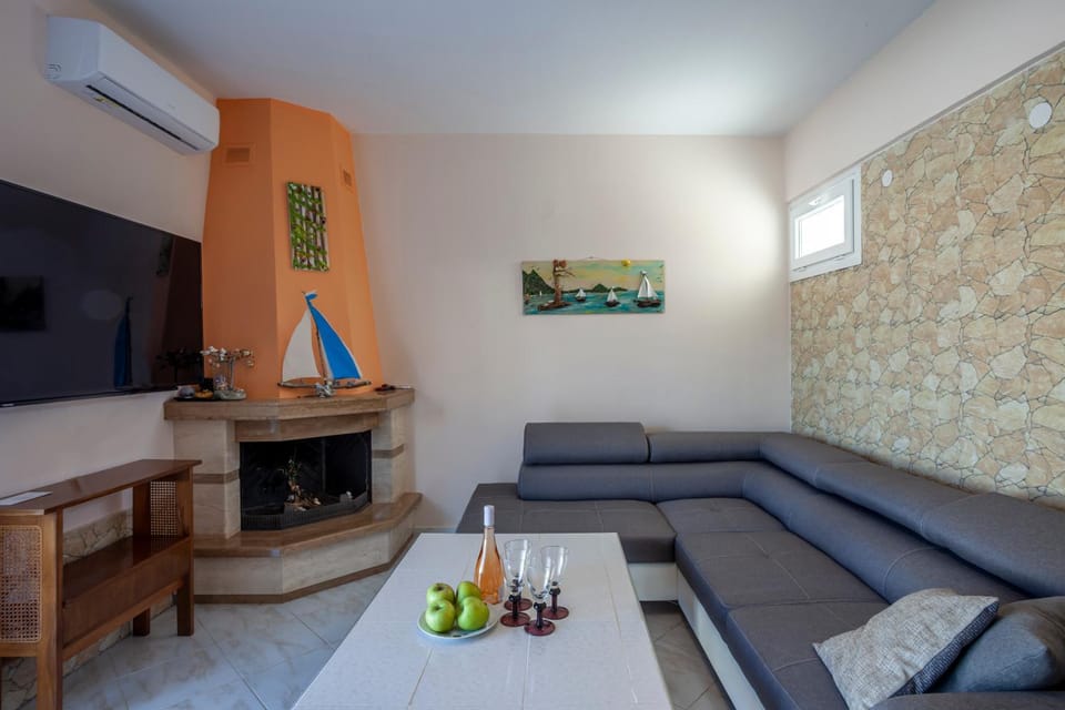 TV and multimedia, Seating area