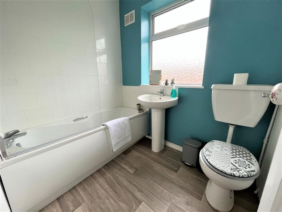 Ancaster House - Driveway - Great Contractor Base Apartment in South Kesteven District