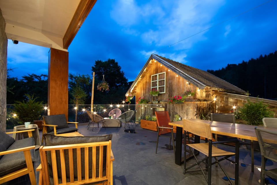 Night, Balcony/Terrace, Balcony/Terrace, Seating area, Mountain view, Breakfast