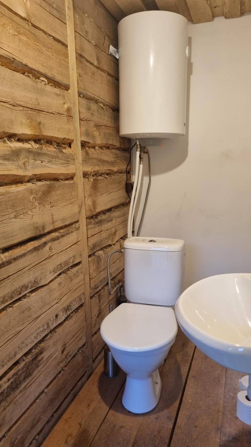 Toilet, Internal: Not applicable to any particular room